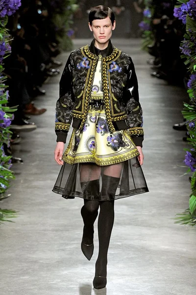 Look 34